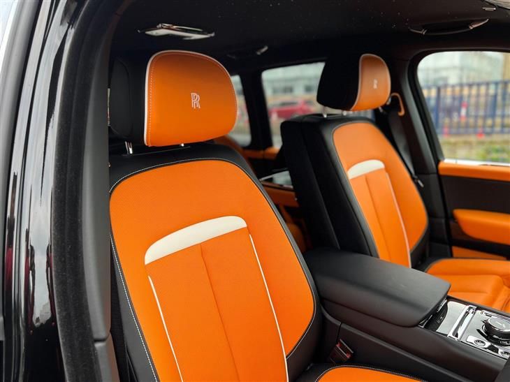 Rolls-Royce Cullinan Rolls-Royce Cullinan 6.75 V12 Black Badge SUV 5dr Petrol Auto 4WD Euro 6 (600 ps) — миниатюра 3