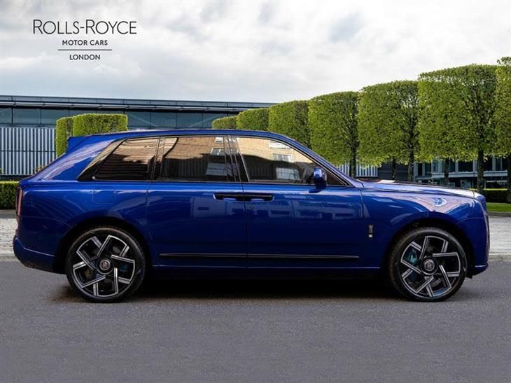 Rolls-Royce Cullinan Rolls-Royce Cullinan Black Badge Series II — миниатюра 3