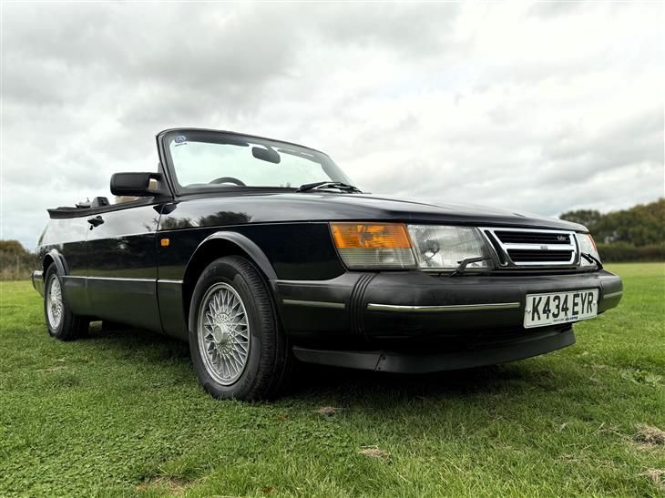 Saab 900