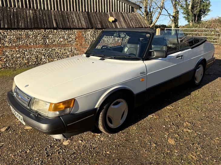 Saab 900