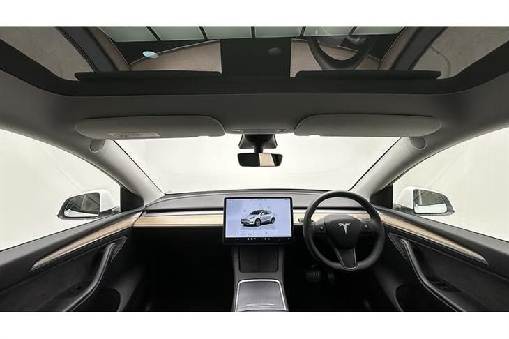 Tesla Model Y Tesla Model Y — миниатюра 2