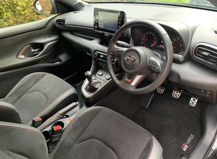 Toyota GR Yaris Toyota GR Yaris Circuit Pack 9,300 Miles Cat S (Rear Damage at 700 miles) — миниатюра 4