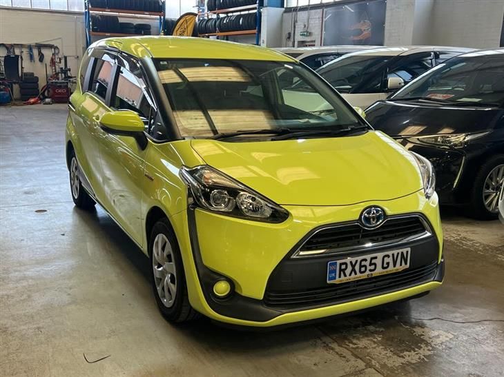 Toyota Sienta 1490