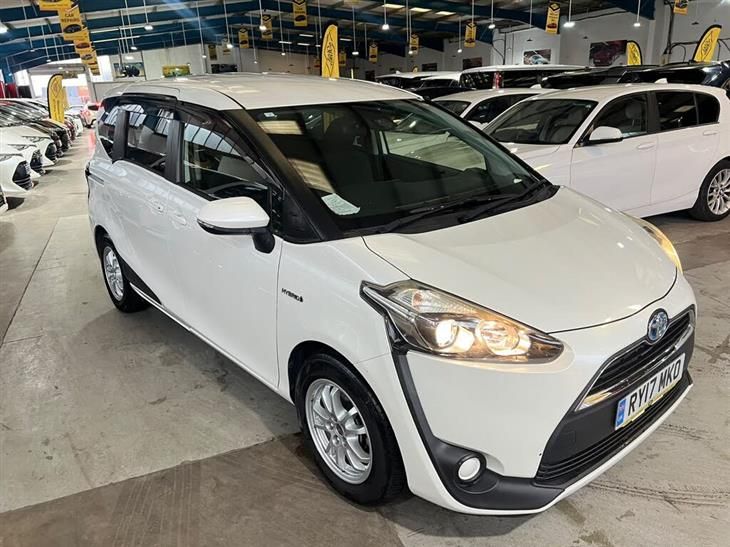 Toyota Sienta Toyota Sienta Hybrid Petrol White 2017 7 Seater, 1.5L Hybrid Petrol . Euro