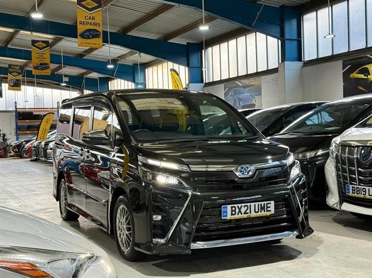 Toyota Voxy 1,790cc CC TOYOTA VOXY HYBRID