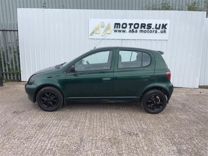 Toyota Yaris 1.3 16v VVTi CDX 5dr - Image 2