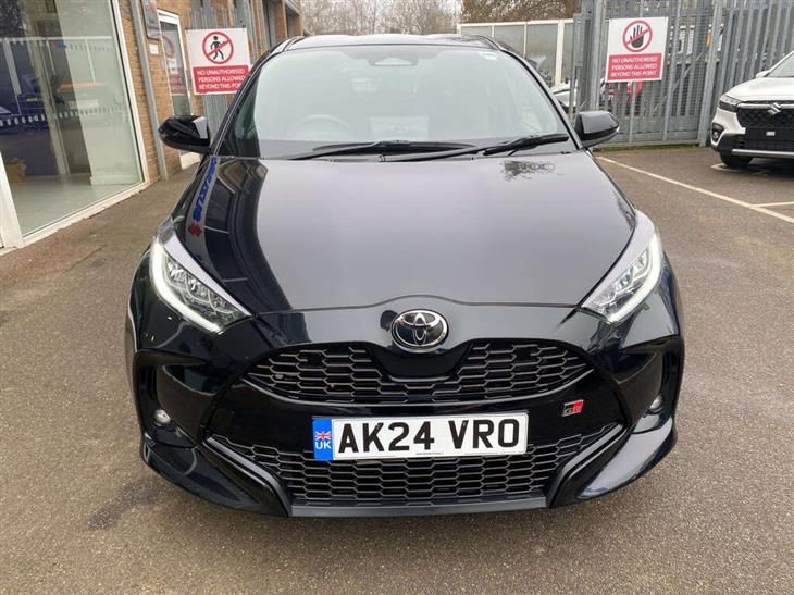 Toyota GR Yaris Toyota Yaris Cross 1.5 Hybrid 130 GR Sport 5dr CVT — миниатюра 3