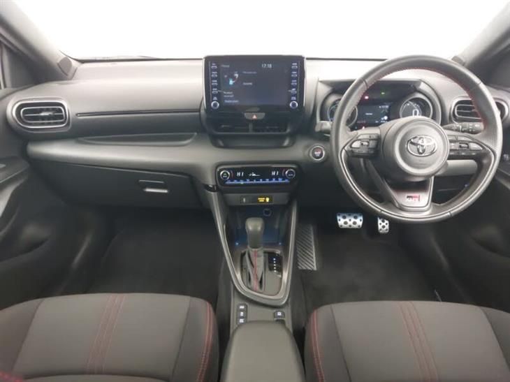 Toyota GR Yaris Toyota Yaris 1.5 Hybrid GR Sport 5dr CVT — миниатюра 3