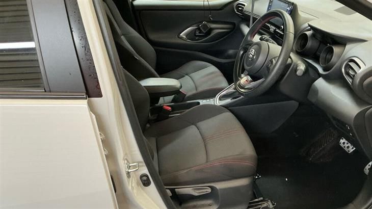 Toyota GR Yaris Toyota Yaris 1.5 VVT-h GR SPORT Hatchback 5dr Petrol Hybrid E-CVT Euro 6 (s/s) (116 ps)+2 KEYS+HISTORY+PARK CONTROL+PRIVACY+CLIM — миниатюра 2