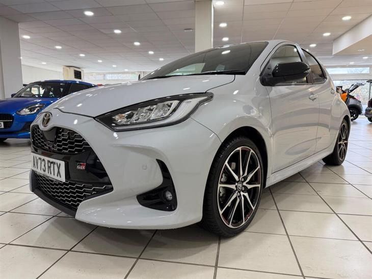 Toyota GR Yaris Toyota Yaris 1.5 VVT-h GR SPORT Hatchback 5dr Petrol Hybrid E-CVT Euro 6 (s/s) (116 ps) — миниатюра 3