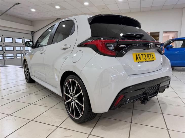 Toyota GR Yaris Toyota Yaris 1.5 VVT-h GR SPORT Hatchback 5dr Petrol Hybrid E-CVT Euro 6 (s/s) (116 ps) — миниатюра 4