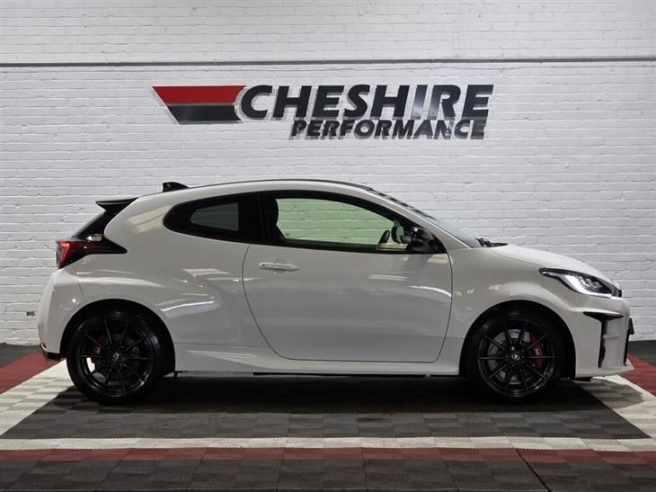 Toyota GR Yaris Toyota Yaris 1.6 T GR Circuit 3dr - 1 Owner+Ftsh+WRC Reg+Reverse Cam+Led Light — миниатюра 4