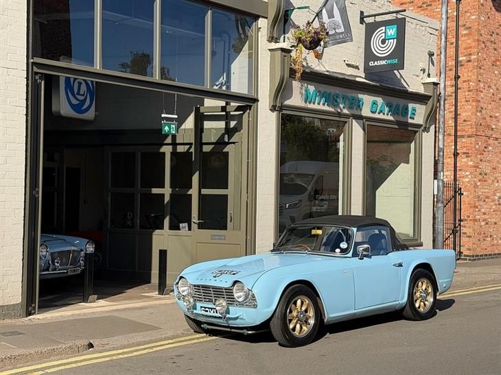 Triumph TR4