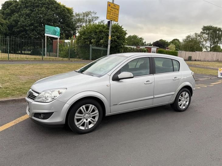 Vauxhall Astra 1.6i 16v Design 5dr - Image 3