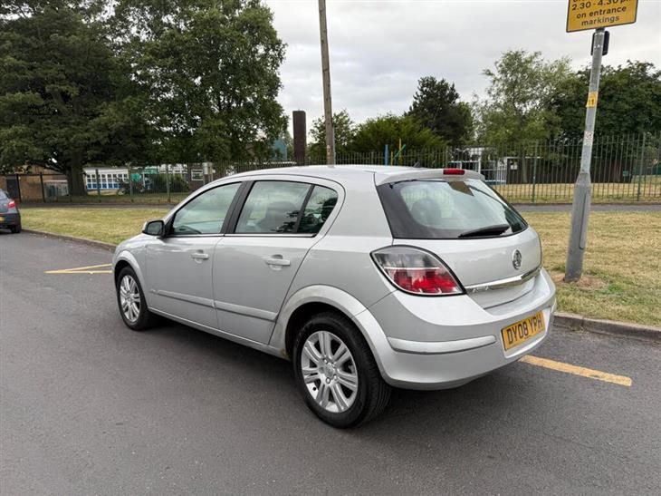 Vauxhall Astra 1.6i 16v Design 5dr - Image 4