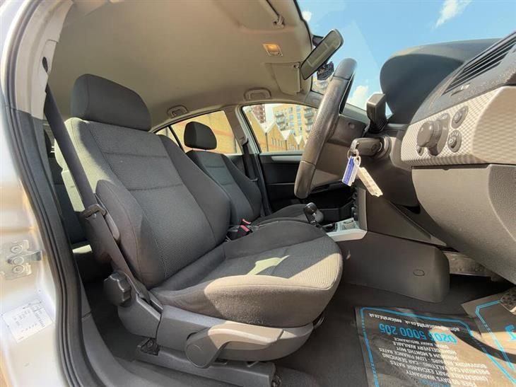 Vauxhall Astra 1.6i 16v SXi 5dr - Image 3