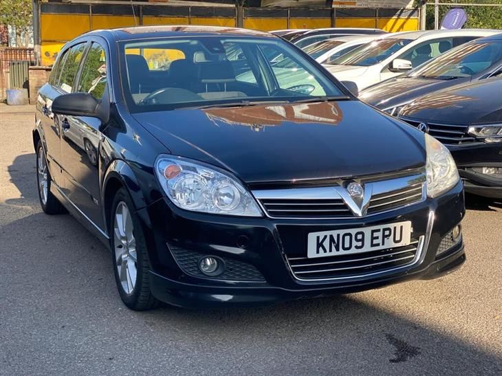 Cheap Vauxhall Astra 1.8i 16v Design 5dr for sale in London