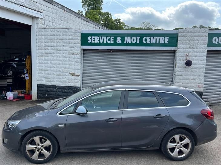 Vauxhall Astra SRI CDTI S/S 5-Door - Image 3