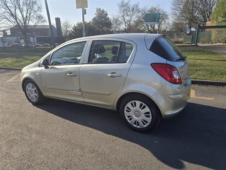Vauxhall Corsa 1.2i 16v Club 5dr - Image 4
