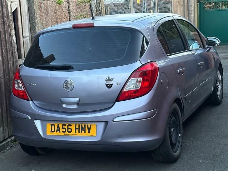Vauxhall Corsa 1.4i 16v Design 5dr (a/c) - Image 3