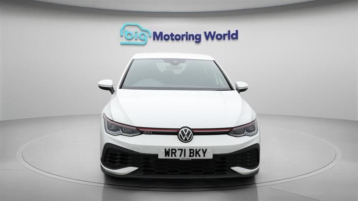 Volkswagen Golf GTI Mk8 Volkswagen Golf 2.0 TSI GTI Clubsport Hatchback 5dr Petrol DSG Euro 6 (s/s) (300 ps) — миниатюра 3