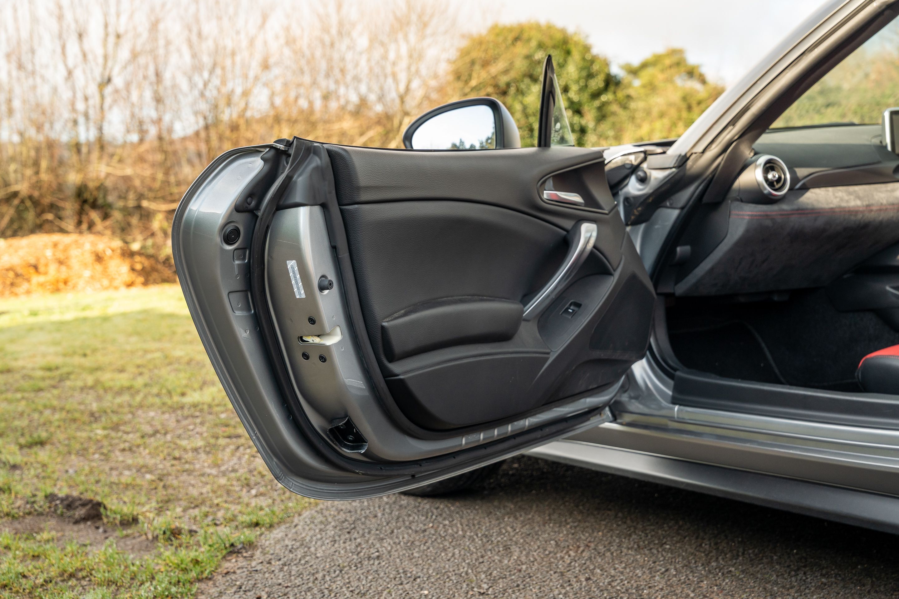 Photo 8 of 12 of 2016 Abarth 124 Spider