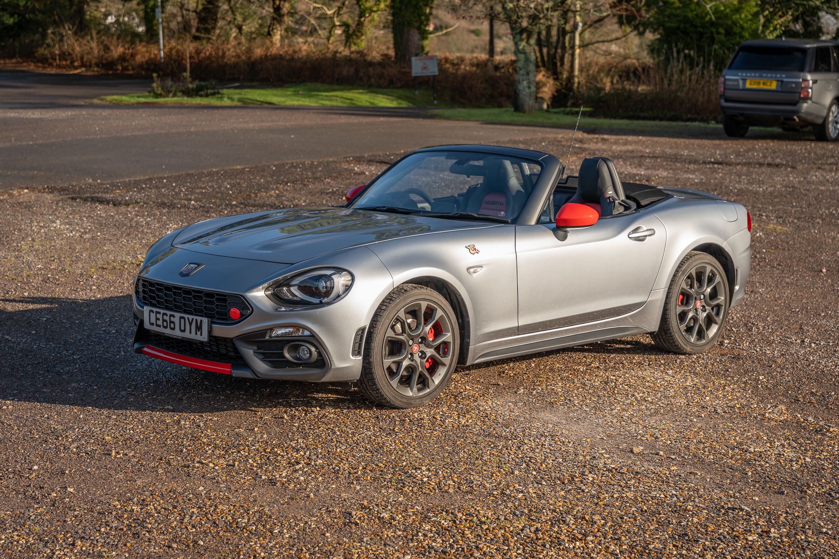 Photo 2 of 12 of 2016 Abarth 124 Spider