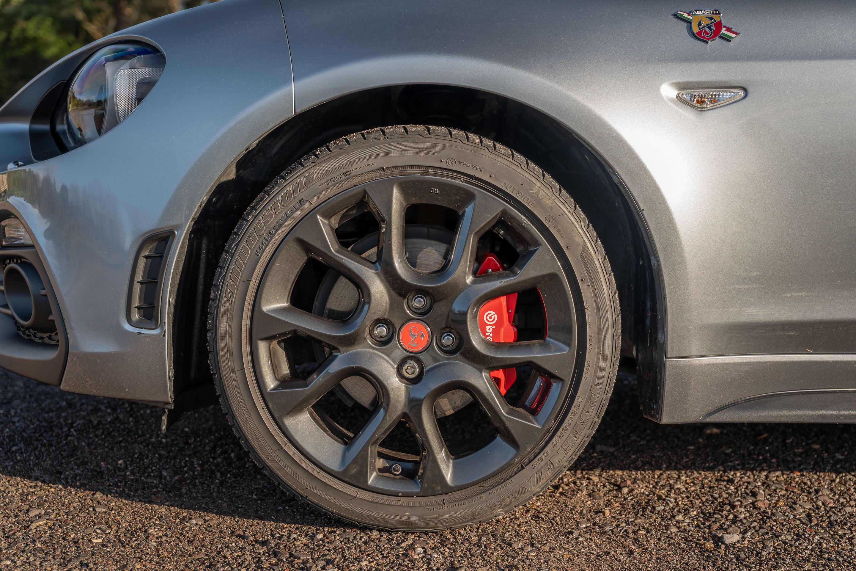 Photo 4 of 12 of 2016 Abarth 124 Spider