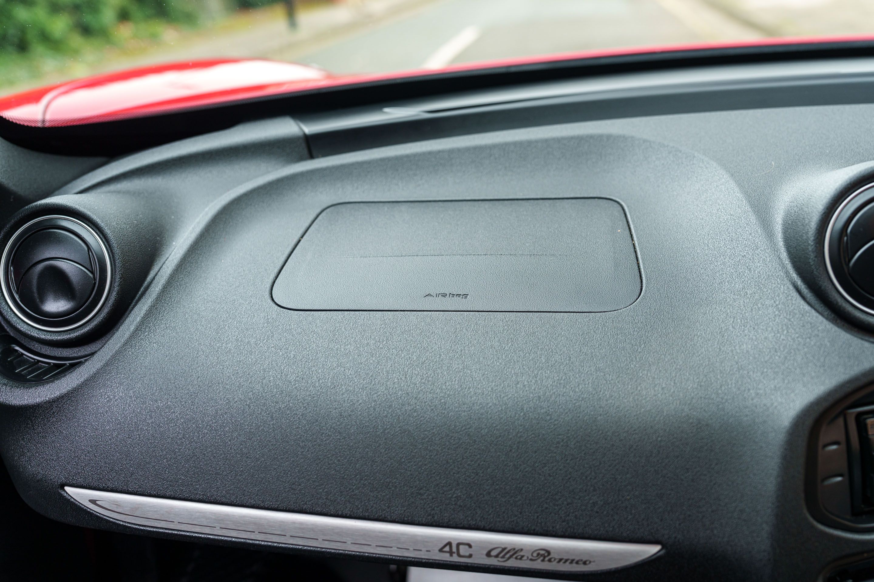 Photo 8 of 12 of 2016 Alfa Romeo 4C