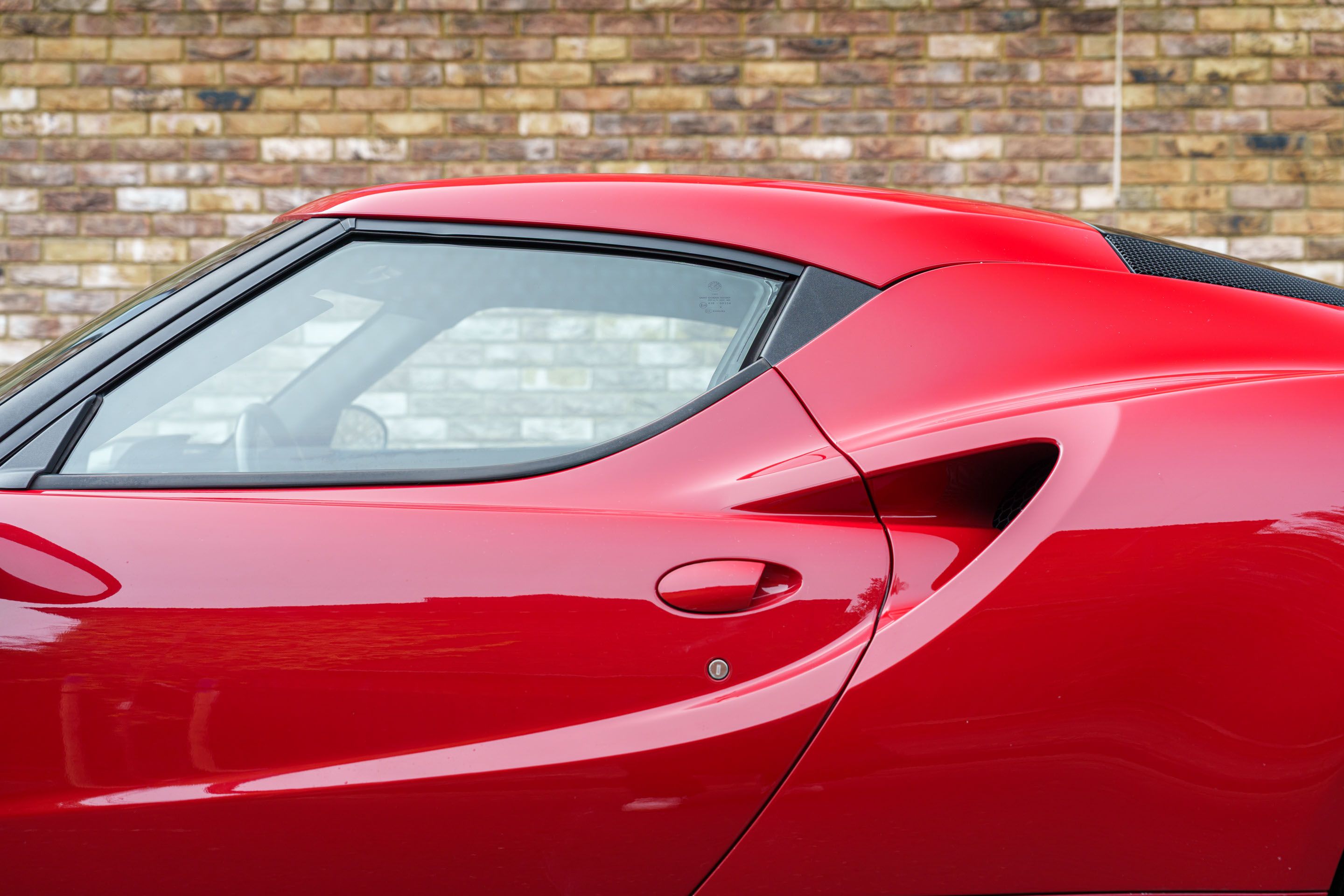 Photo 4 of 12 of 2016 Alfa Romeo 4C