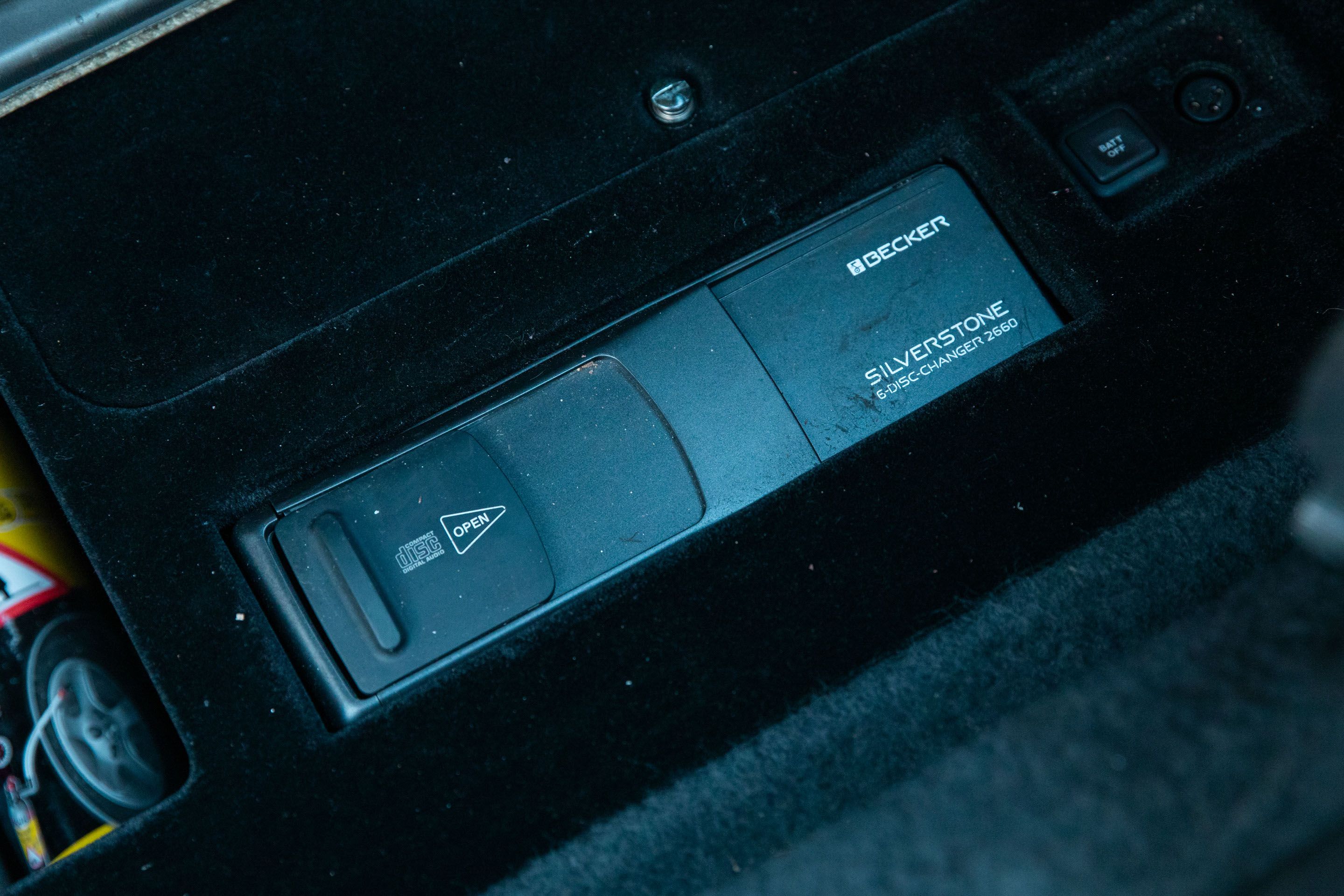 Photo 8 of 12 of 2003 Aston Martin DB7 Vantage Volante Auto