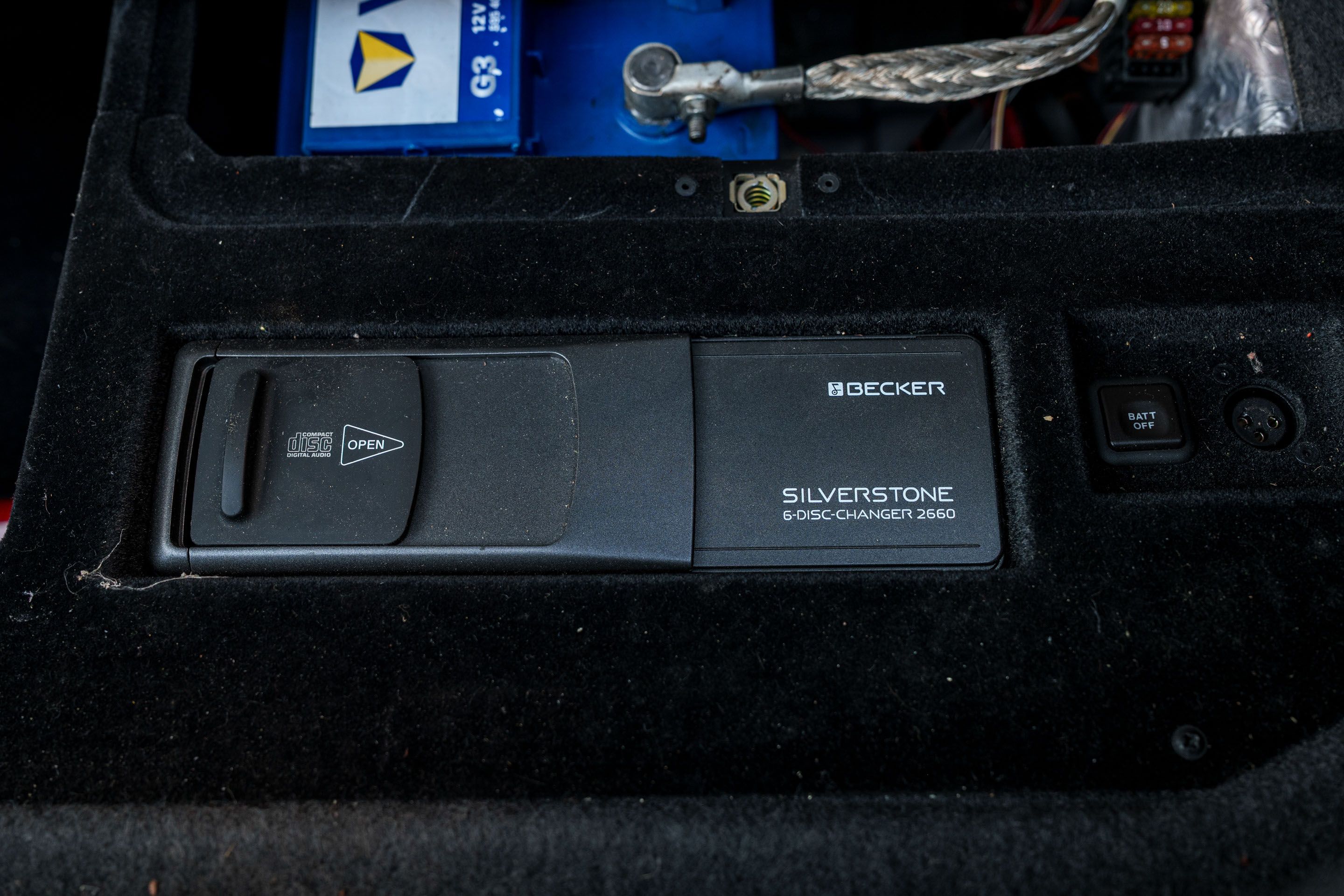 Photo 9 of 12 of 2001 Aston Martin DB7 Vantage Auto