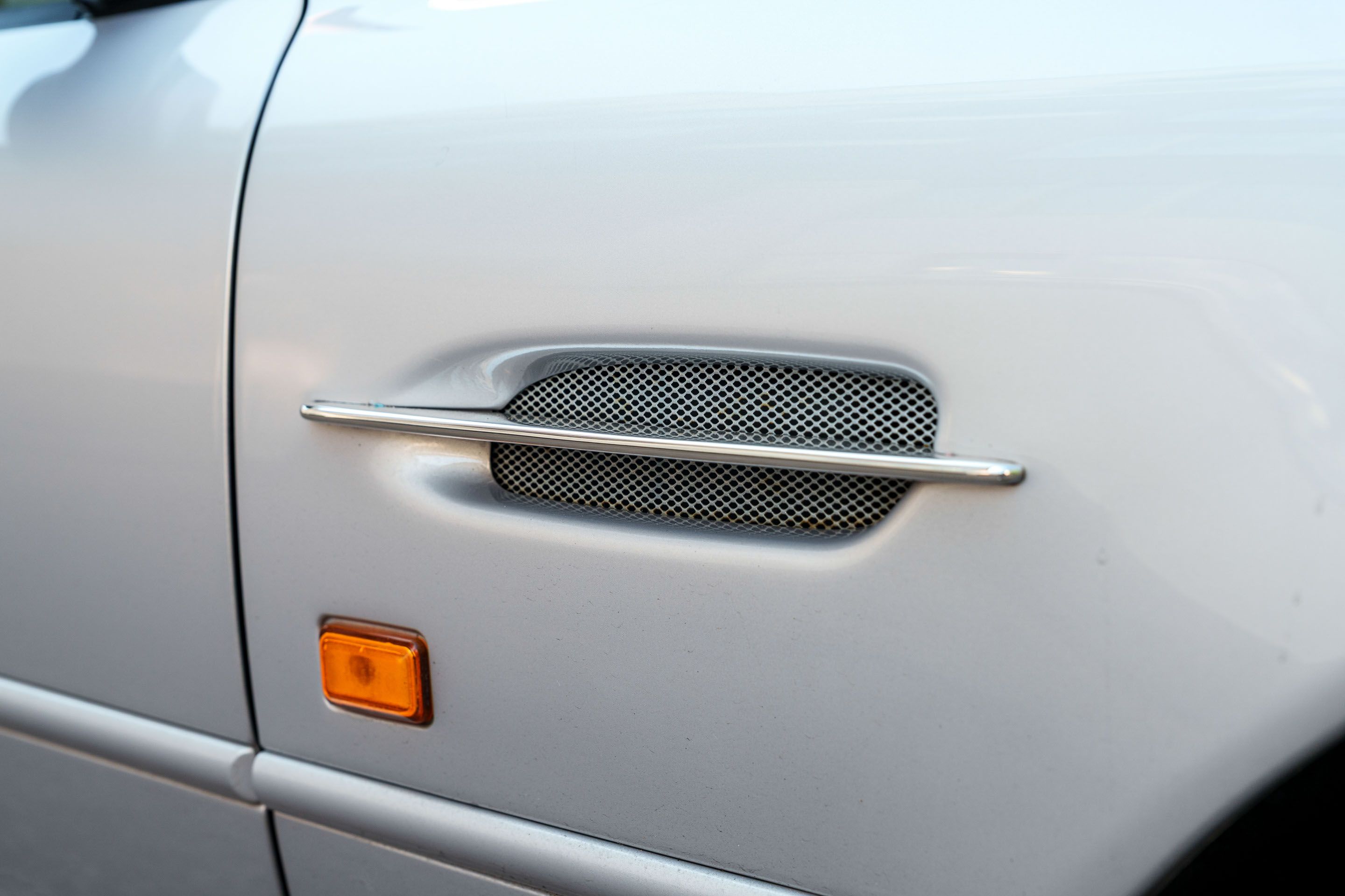 Photo 3 of 12 of 2001 Aston Martin DB7 Vantage Auto