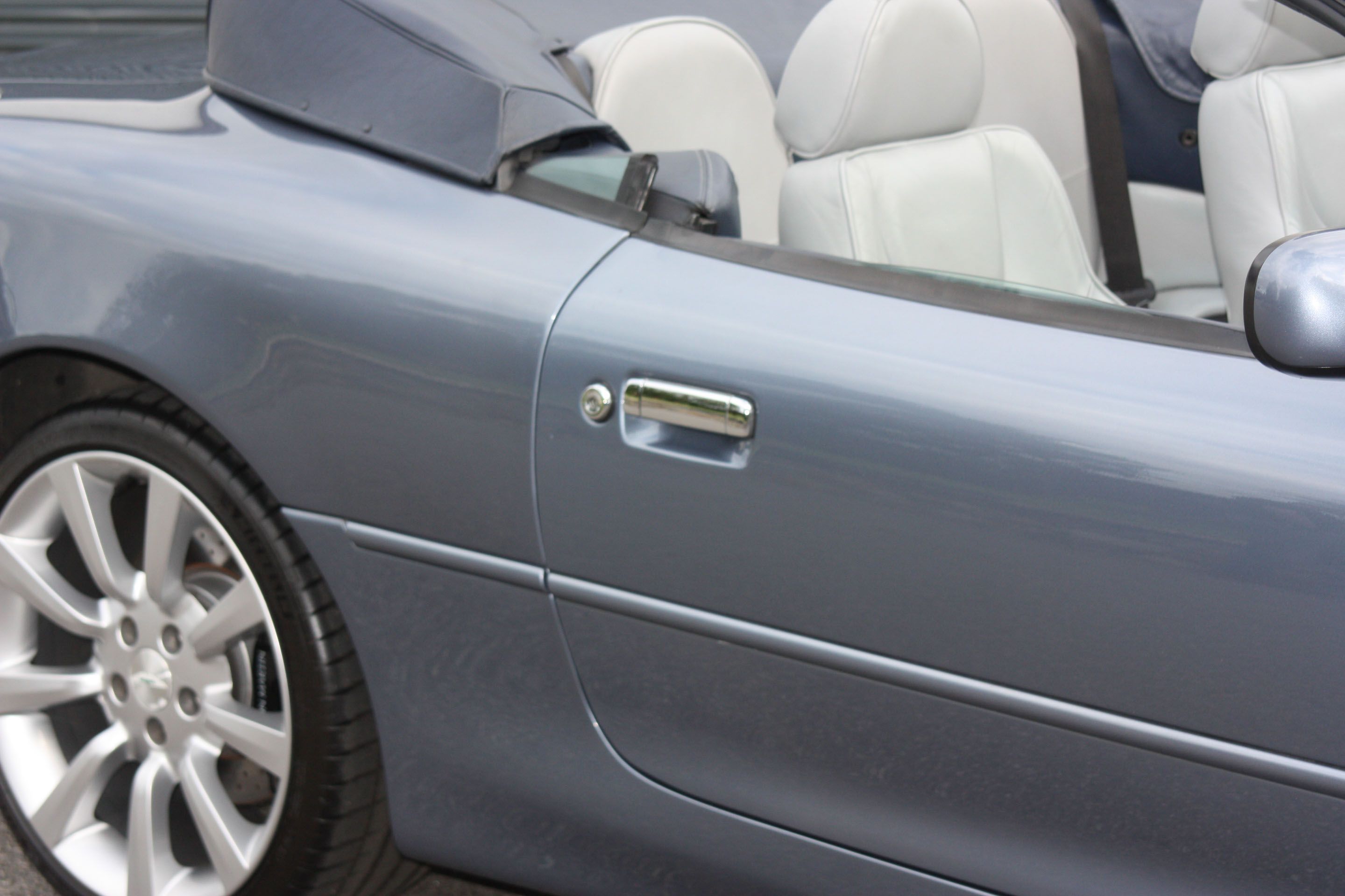 Photo 3 of 12 of 2004 Aston Martin DB7 Vantage Volante