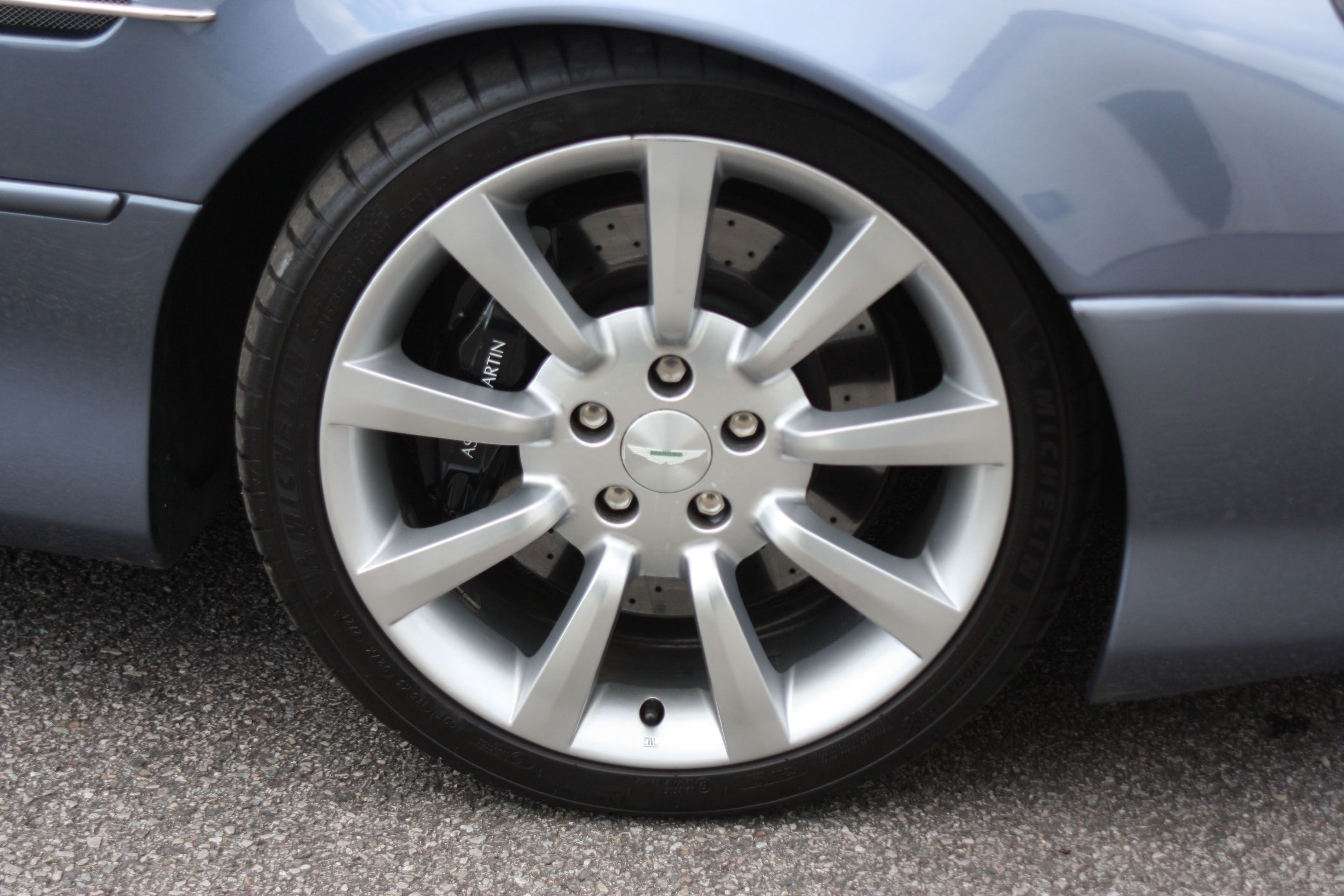 Photo 4 of 12 of 2004 Aston Martin DB7 Vantage Volante