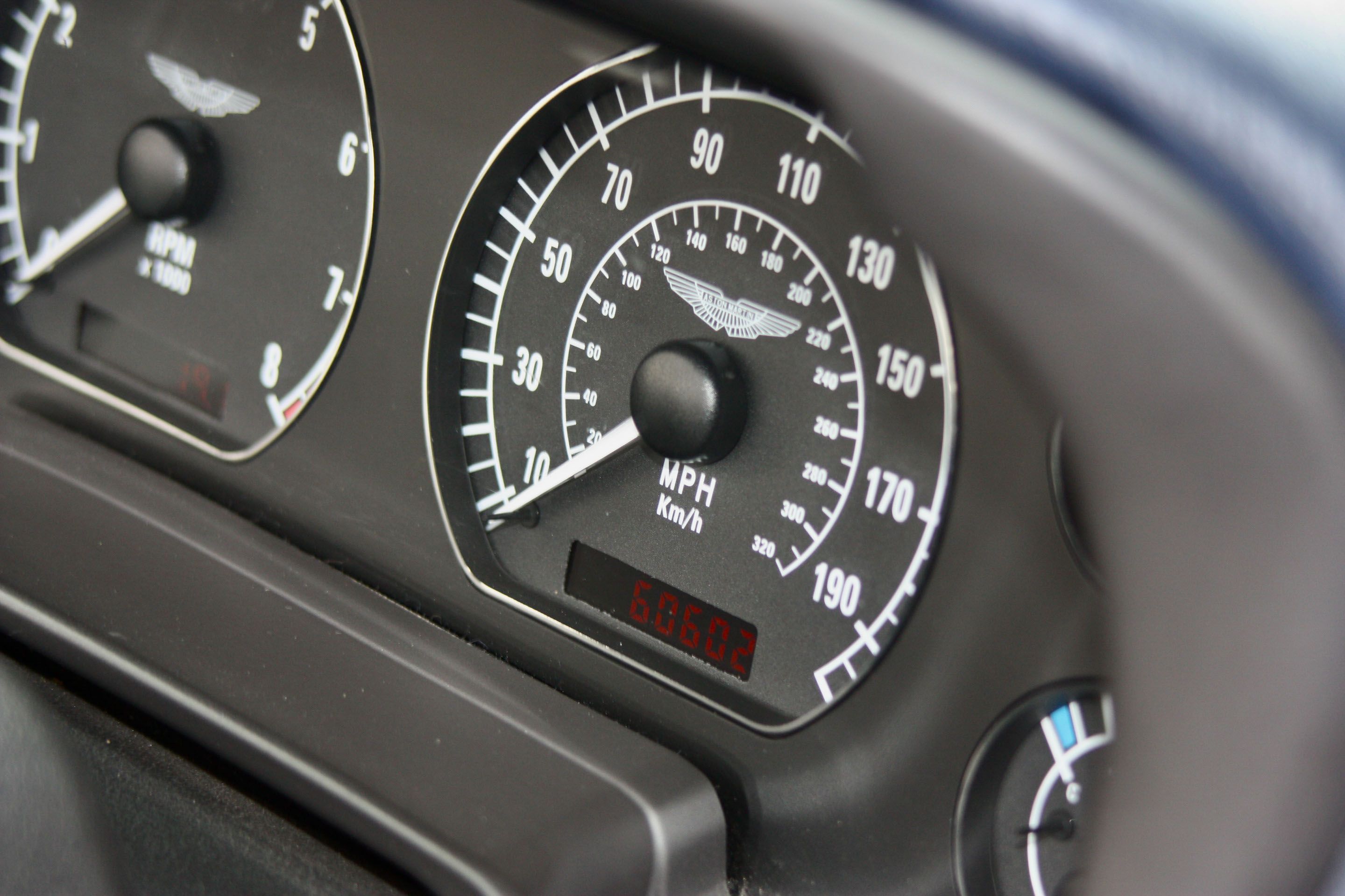 Photo 5 of 12 of 2004 Aston Martin DB7 Vantage Volante