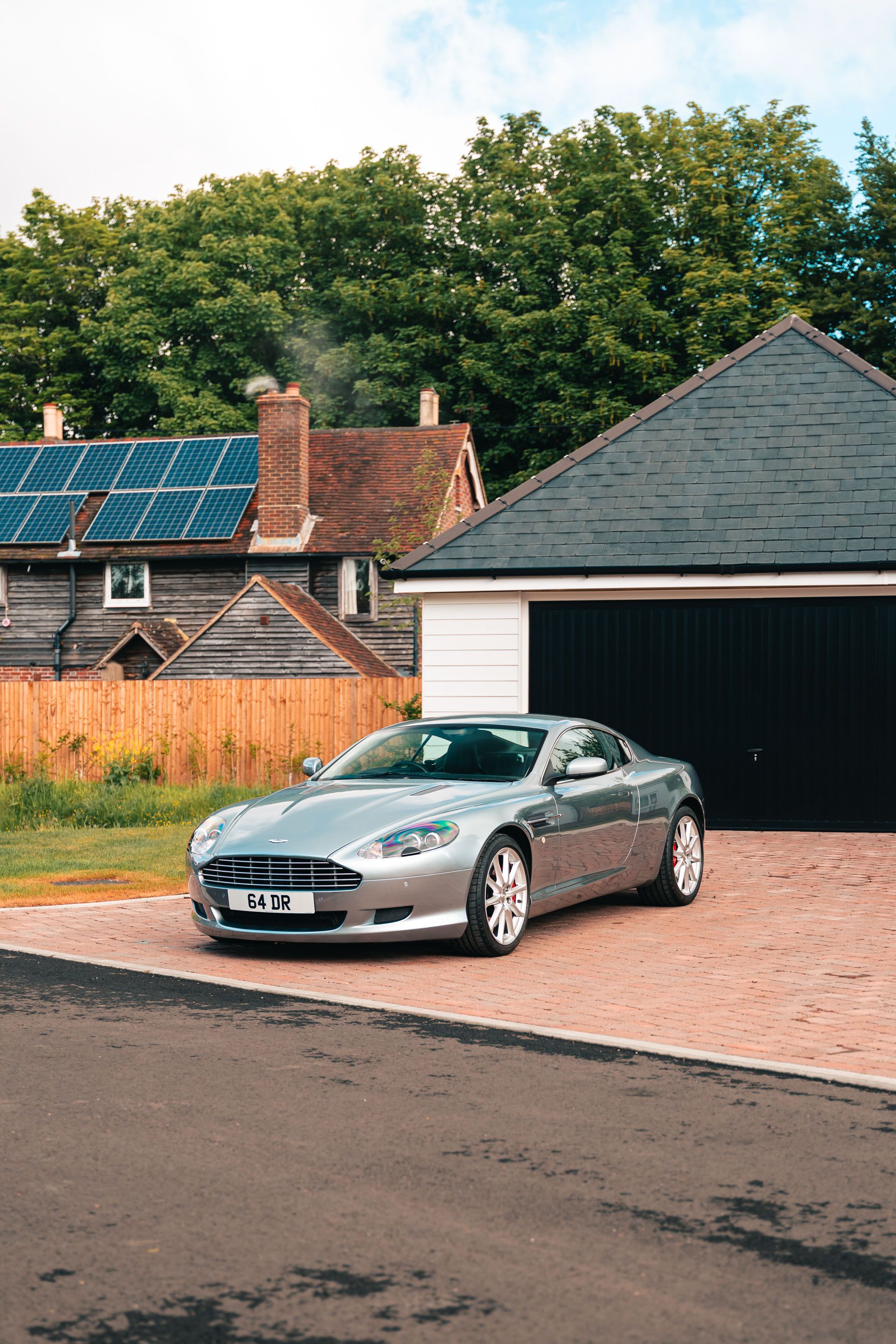 Photo 2 of 12 of 2008 Aston Martin DB9