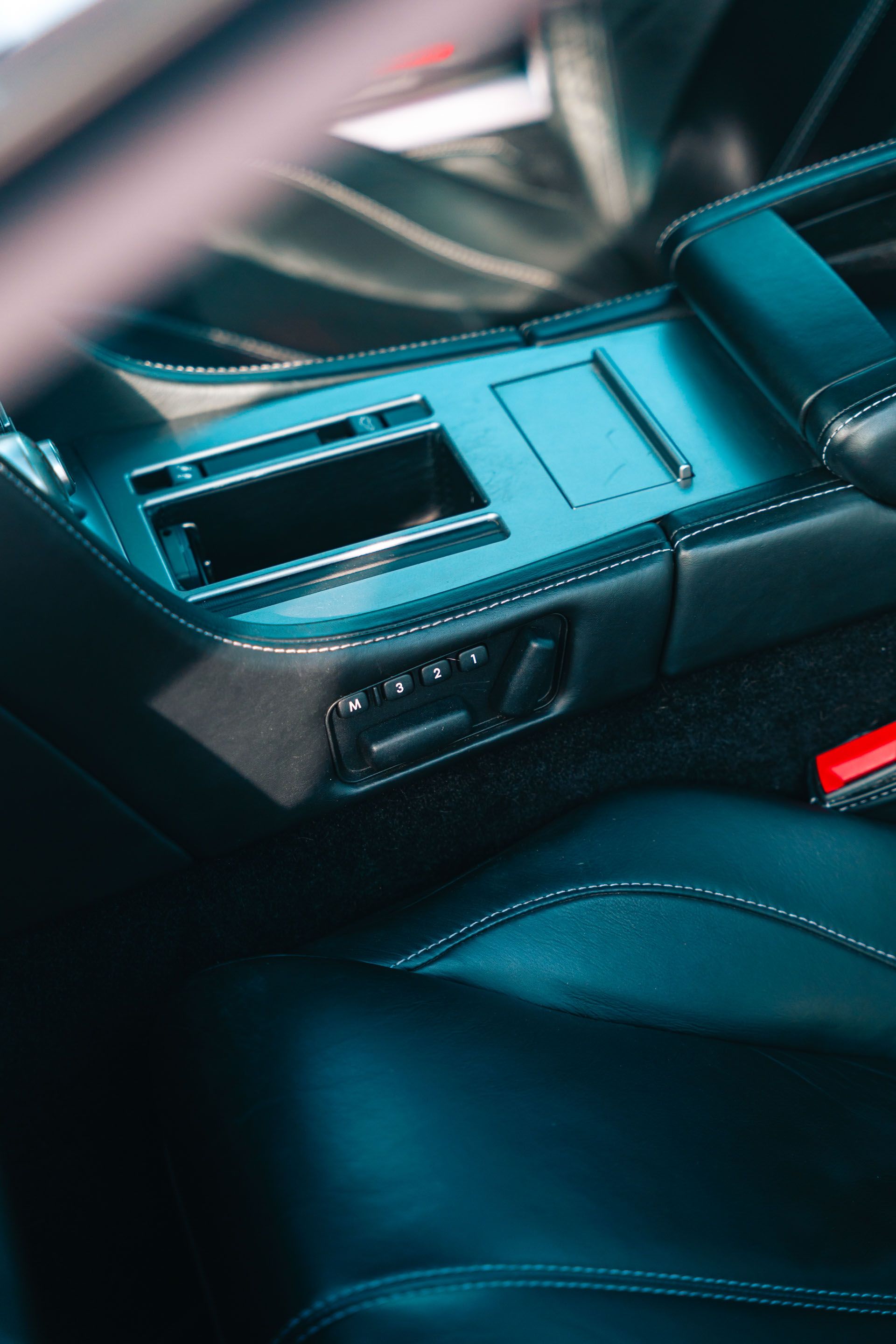 Photo 6 of 12 of 2008 Aston Martin DB9