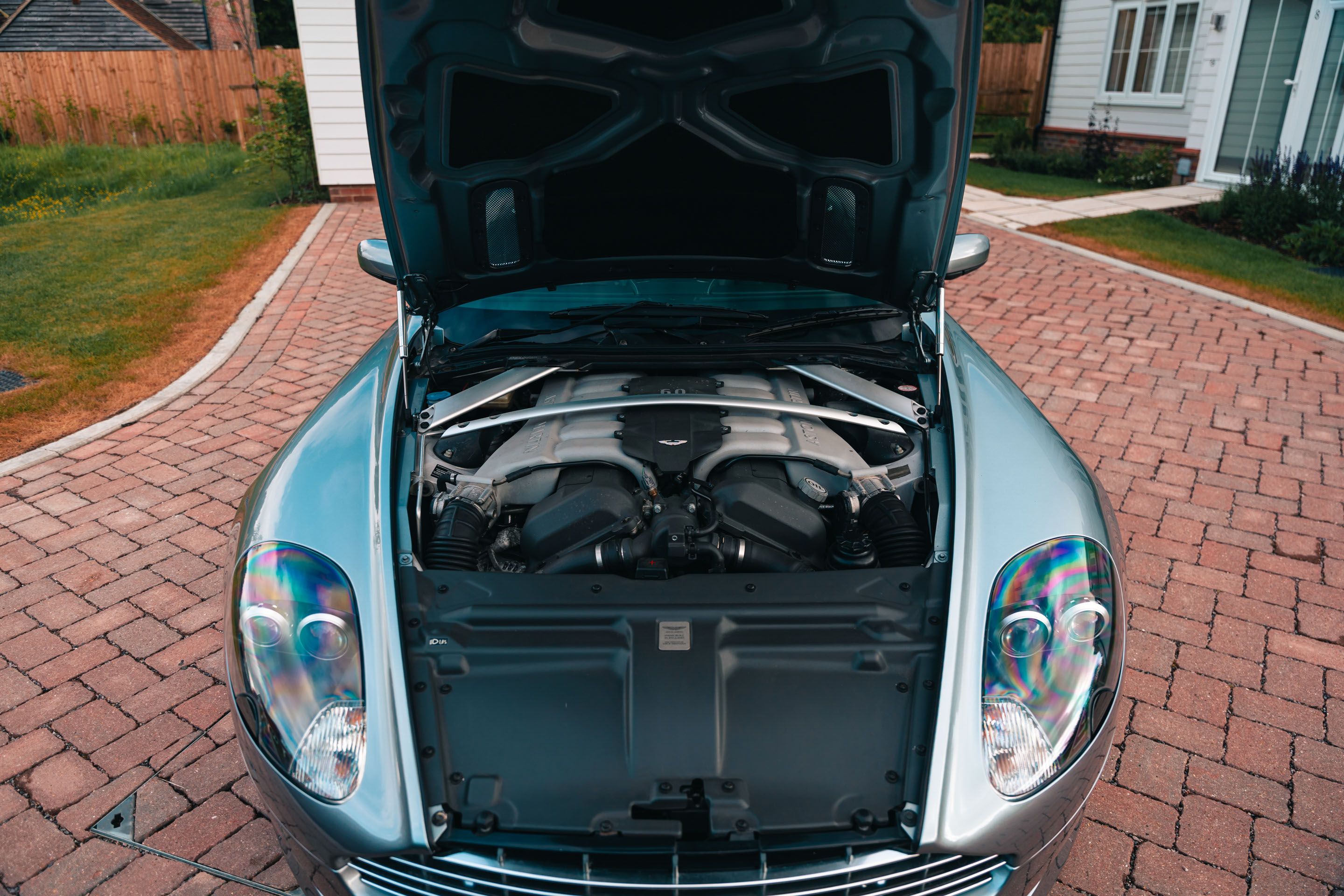 Photo 8 of 12 of 2008 Aston Martin DB9