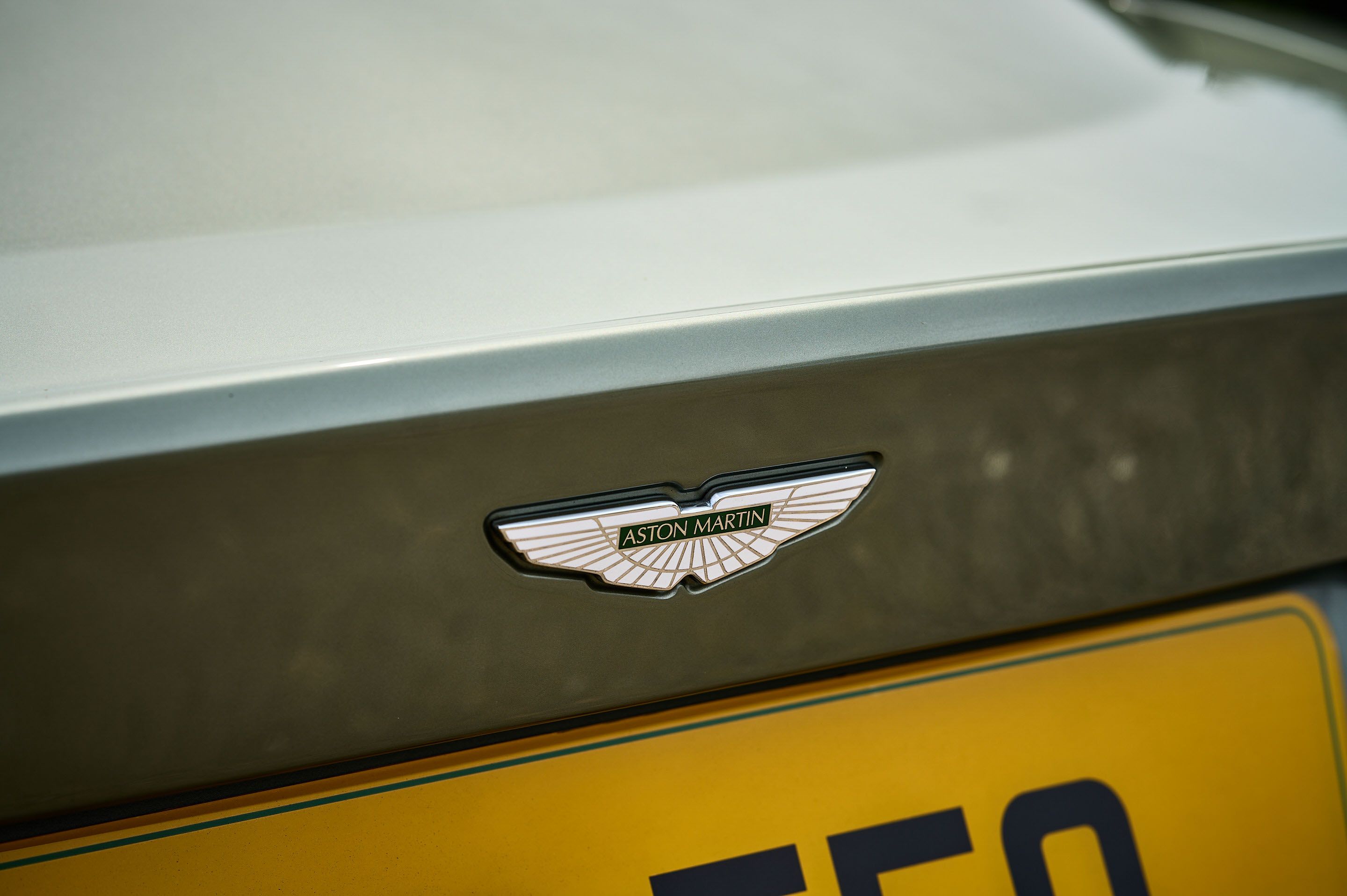 Photo 4 of 12 of 2005 Aston Martin DB9 Coupe Manual