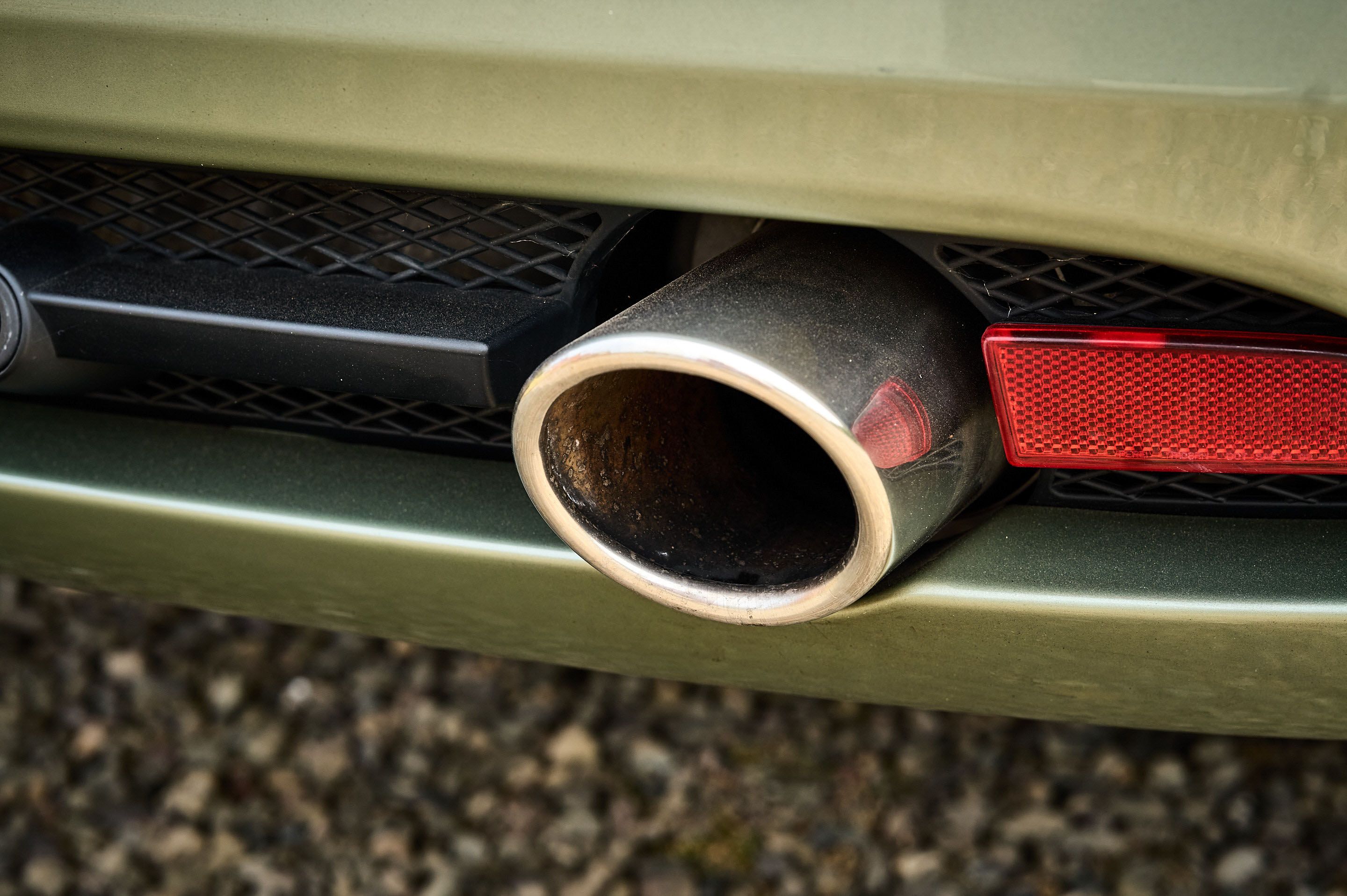 Photo 5 of 12 of 2005 Aston Martin DB9 Coupe Manual