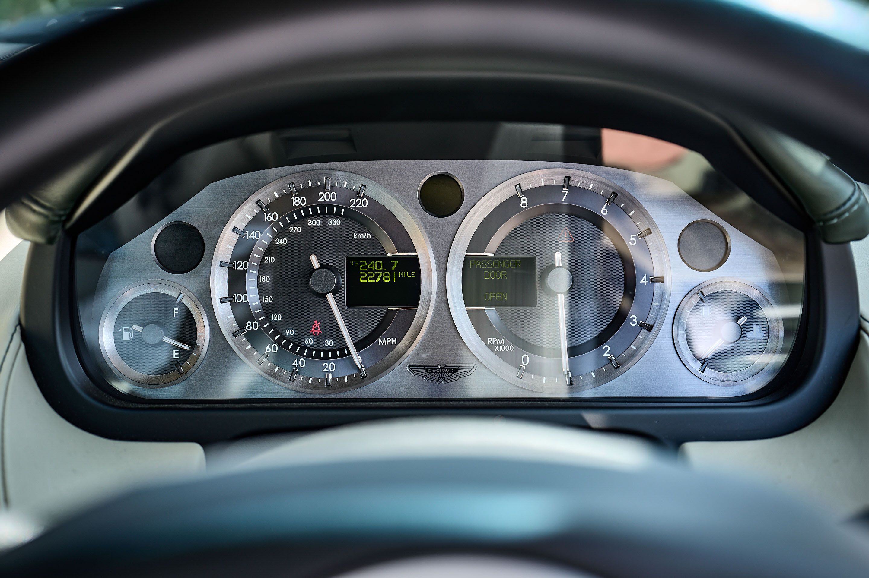 Photo 6 of 12 of 2005 Aston Martin DB9 Coupe Manual