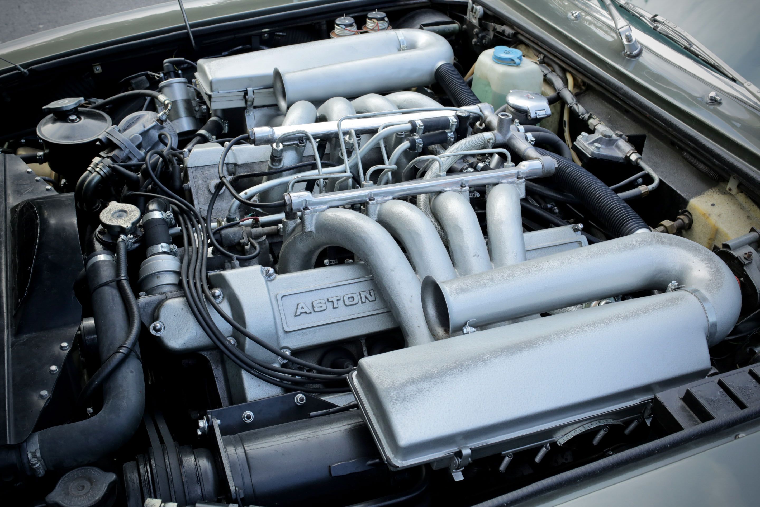 Photo 7 of 12 of 1970 Aston Martin DBS V8
