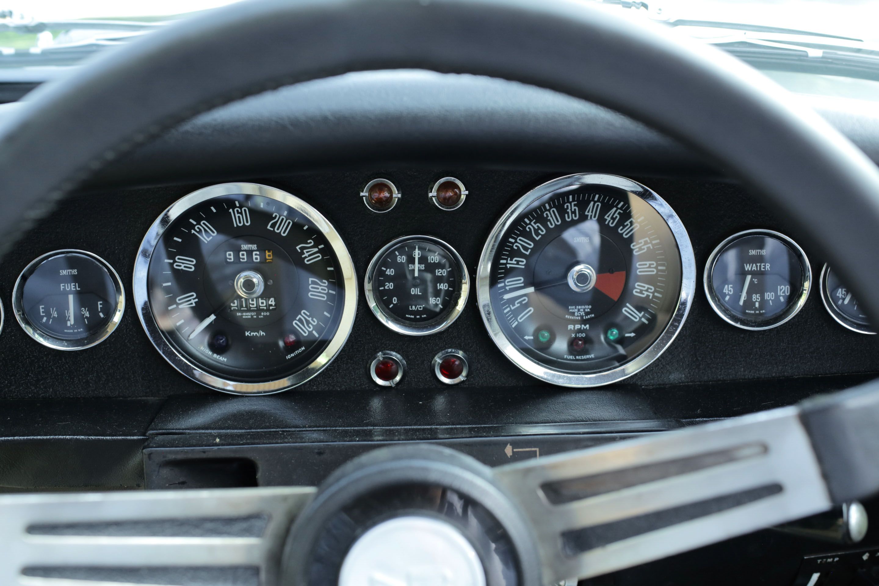 Photo 5 of 12 of 1970 Aston Martin DBS V8