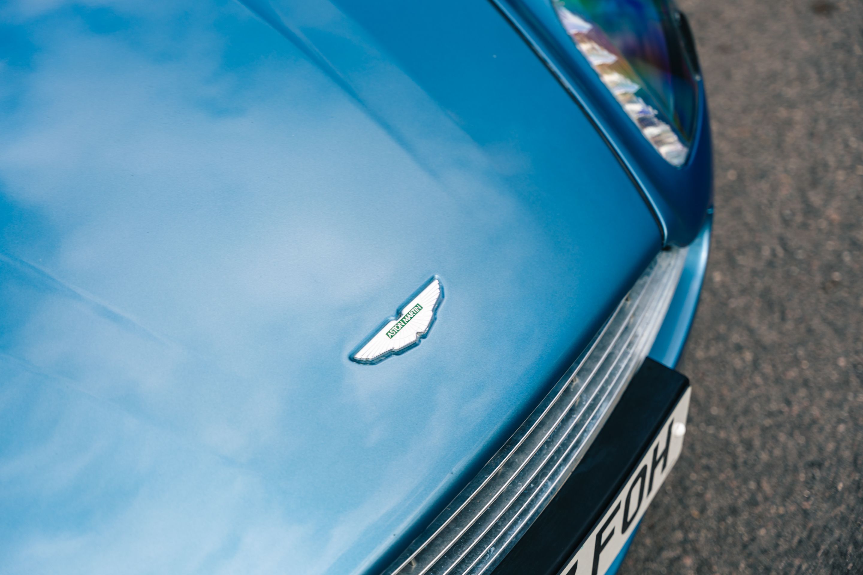 Photo 2 of 12 of 2007 Aston Martin V8 Vantage 4.3 Manual