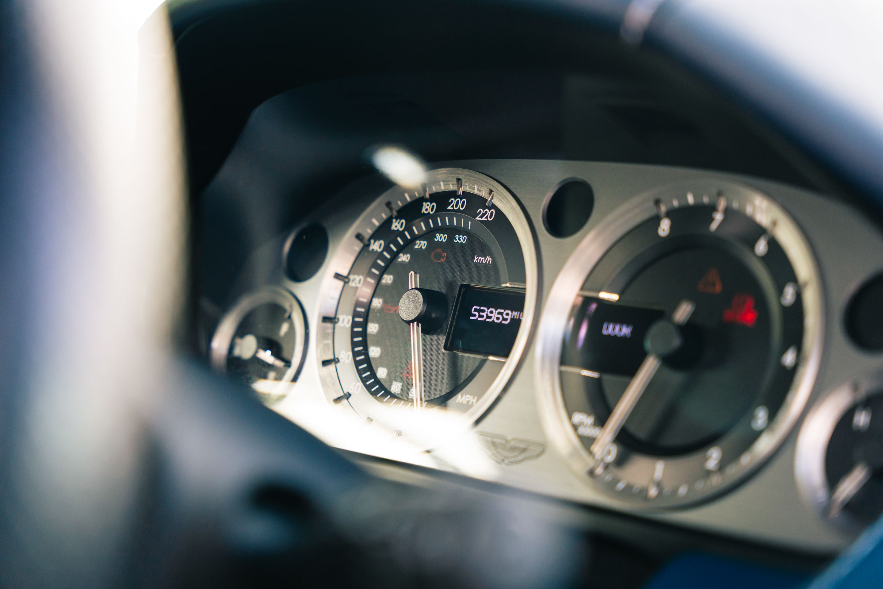 Photo 5 of 12 of 2007 Aston Martin V8 Vantage 4.3 Manual