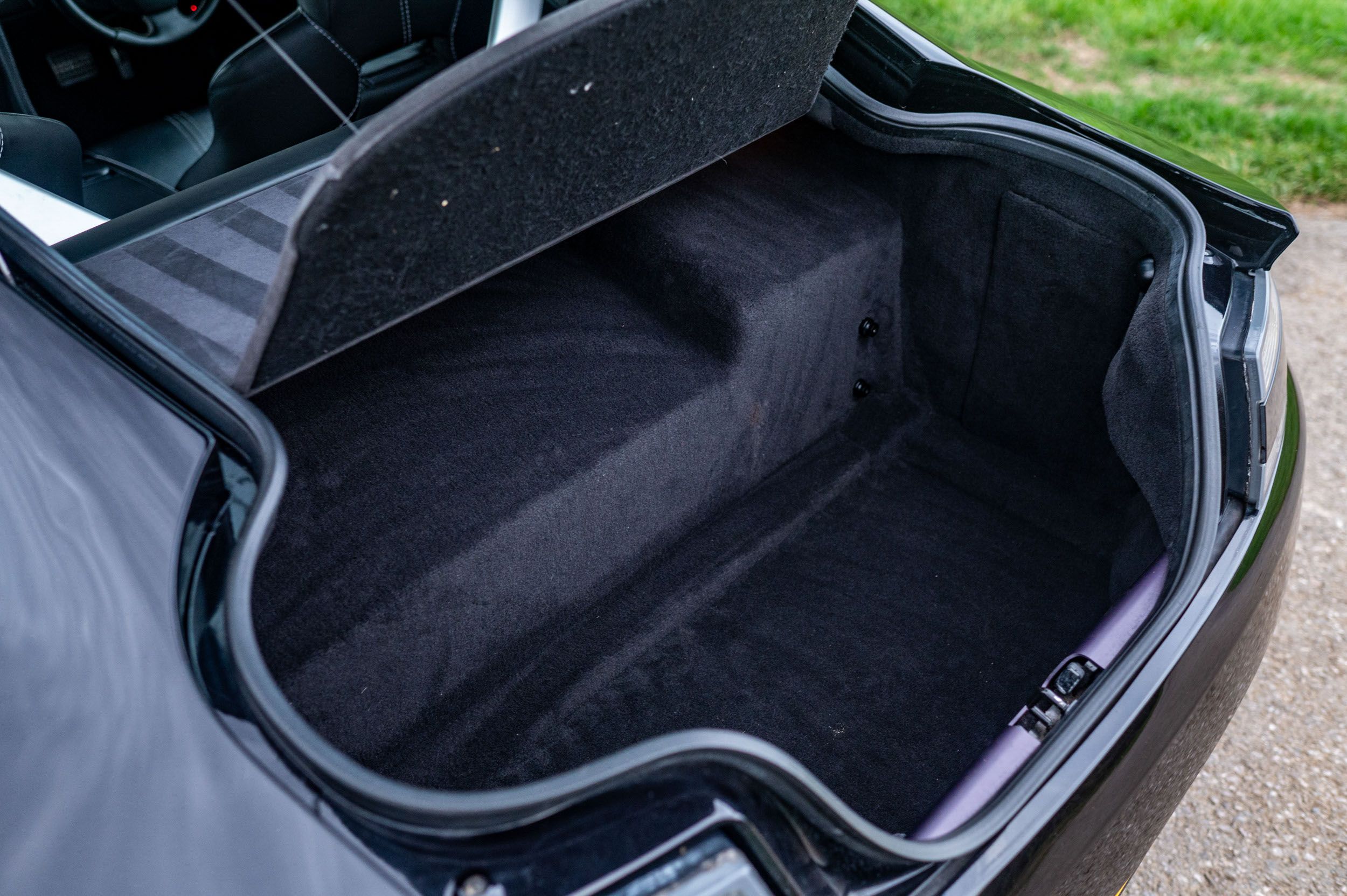 Photo 9 of 12 of 2012 Aston Martin V8 Vantage S Coupe - 1 Previous Owner