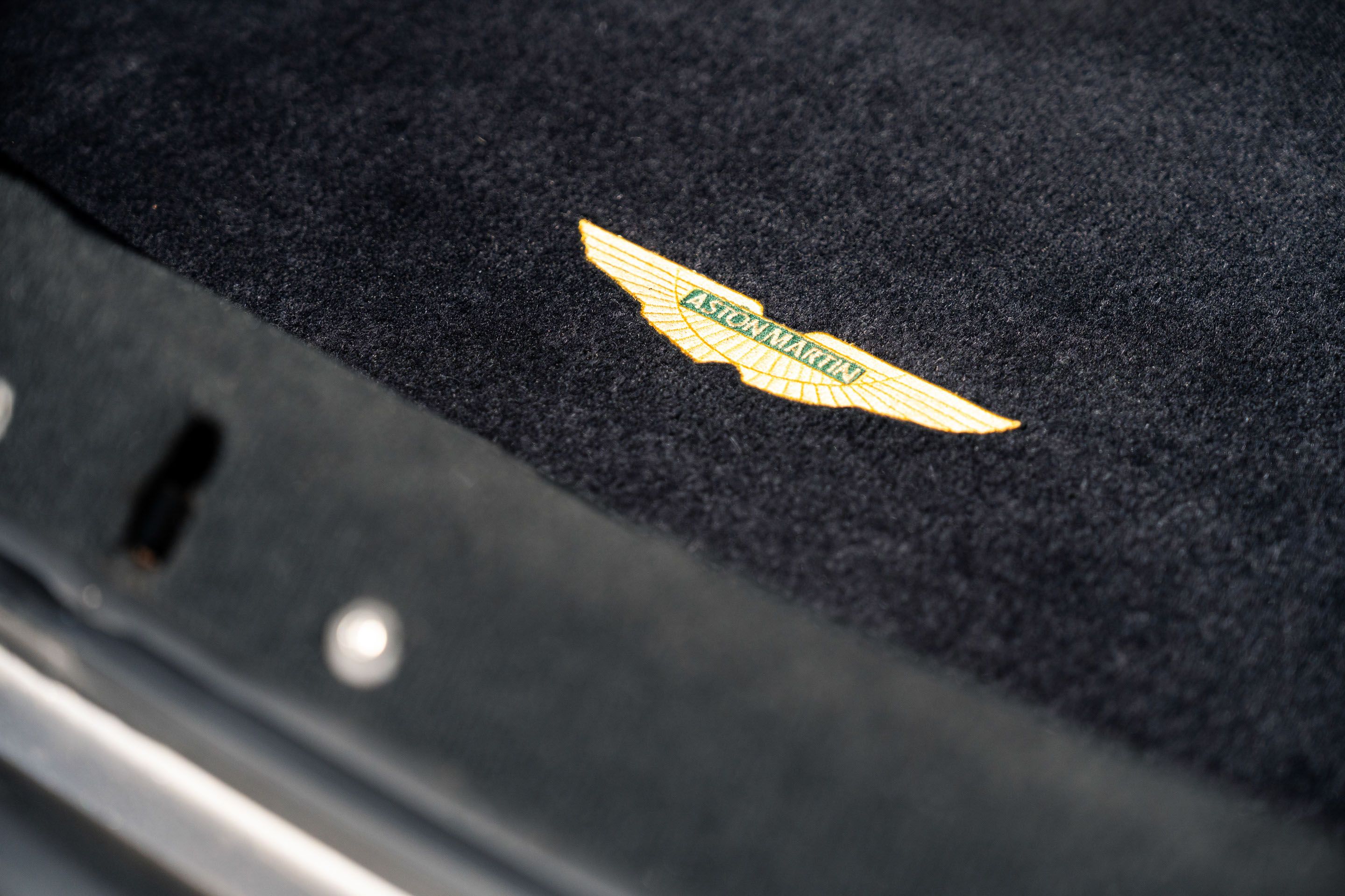 Photo 9 of 12 of 2003 Aston Martin Vanquish