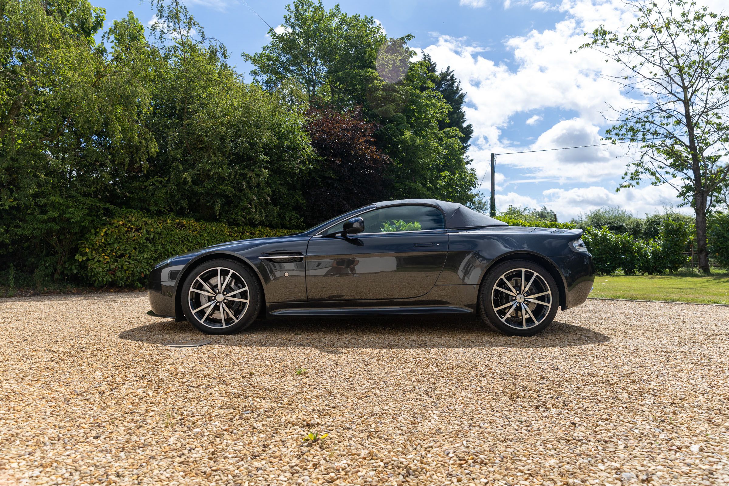 Photo 2 of 12 of 2014 Aston Martin SP10 Roadster