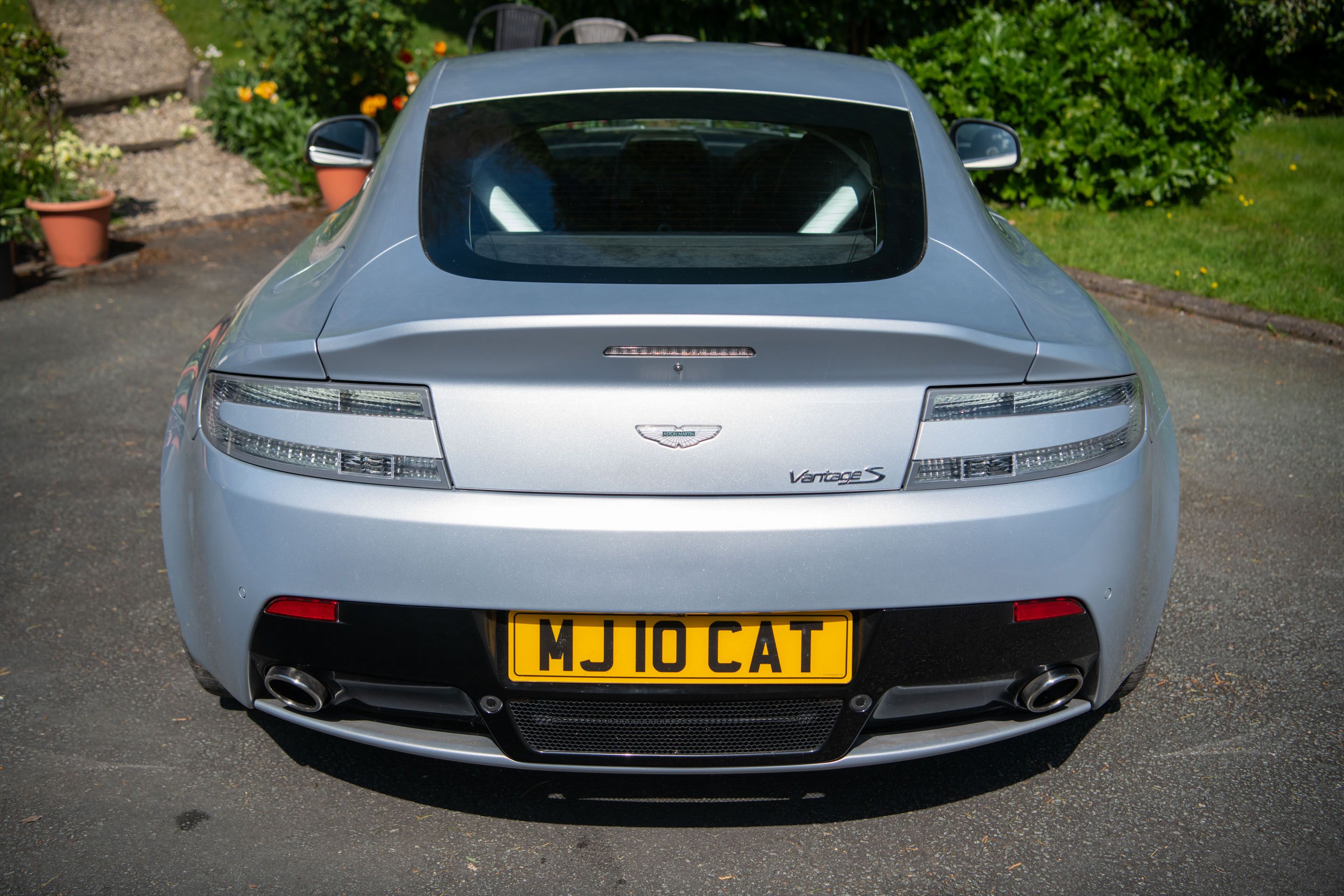 Photo 2 of 12 of 2017 Aston Martin Vantage S - Low Mileage